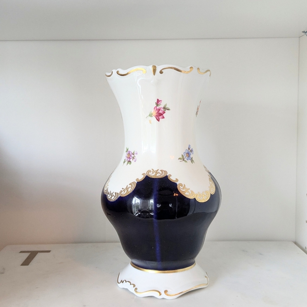 Vintage Footed Porcelain Vase – FLOWERS & GOLD PLATE by Weimar Kobar (GERMANY)